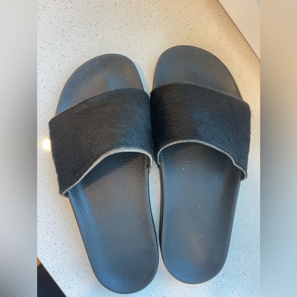 Black adidas slides - Picture 1 of 6